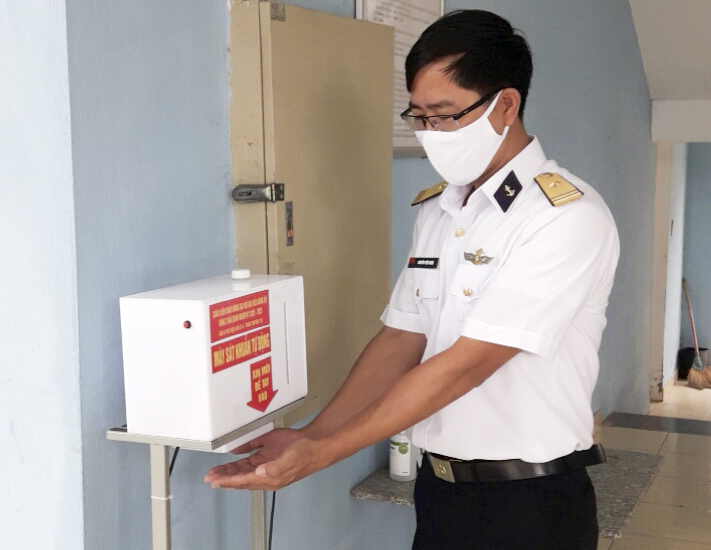 Máy sát khuẩn tay tự động trong công tác phòng, chống dịch Covid-19

